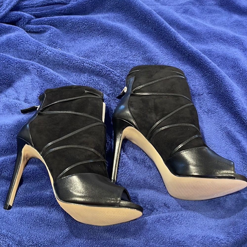 ๐HP๐GUESS BOOTIES ๐ - Picture 6 of 9